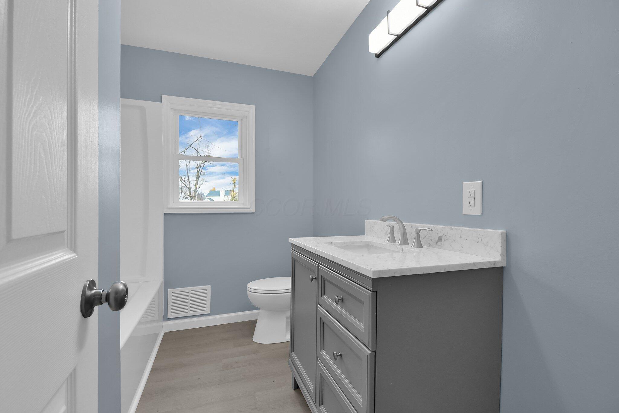 4730 Westerville Road Columbus, OH 43231 - Photo 19 of 35 Shared Full Bathroom
