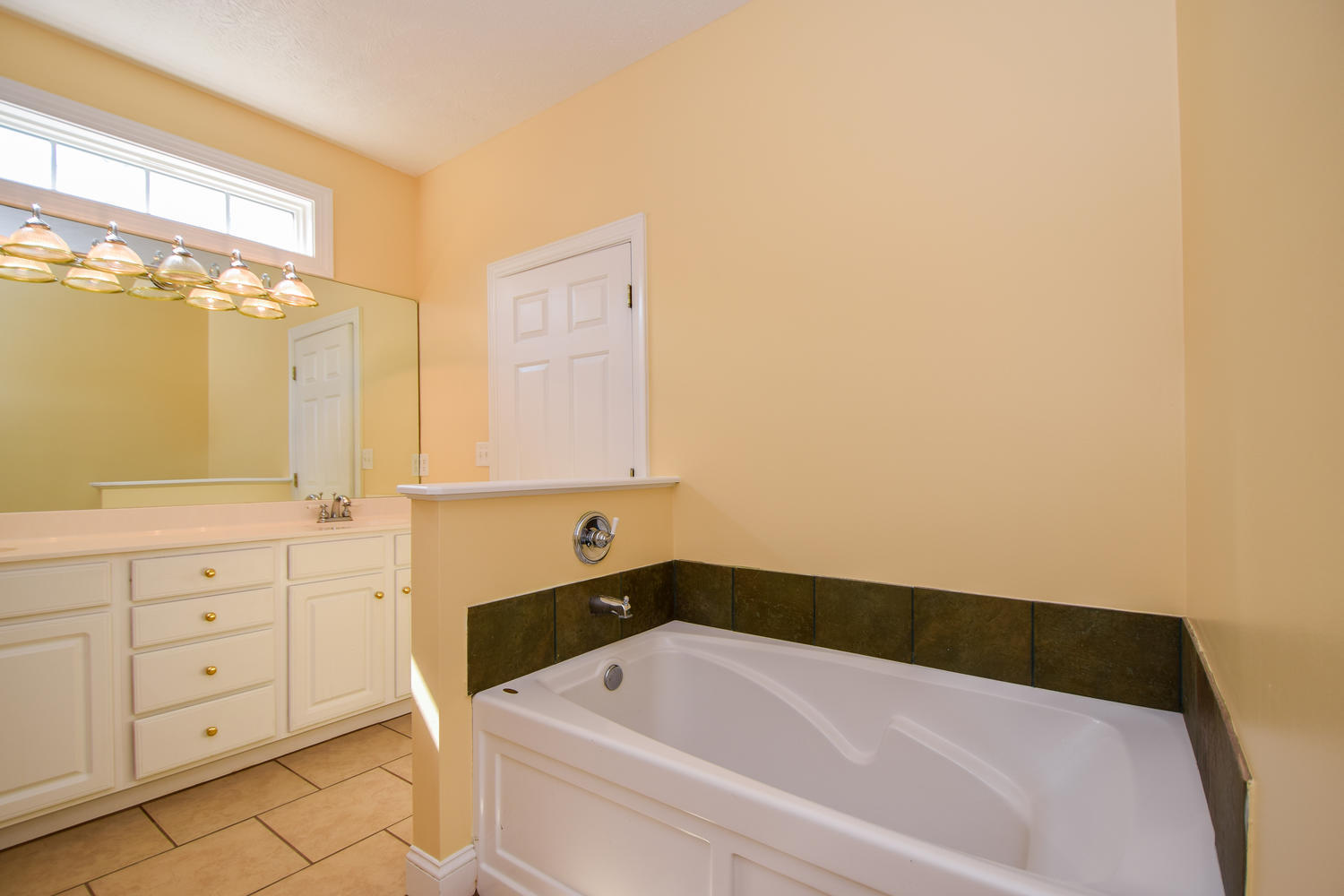 1131 Mountain View Road Vinton, VA 24179 - Photo 14 of 29 1131 Mountain View Rd Vinton-large-014-1