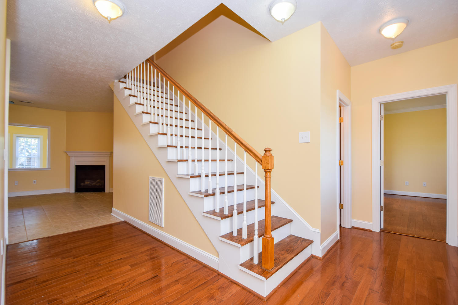 1131 Mountain View Road Vinton, VA 24179 - Photo 3 of 29 1131 Mountain View Rd Vinton-large-003-9