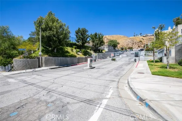 $2,799 | 18209 Sierra Highway, Unit 30, Canyon Country, CA 91351