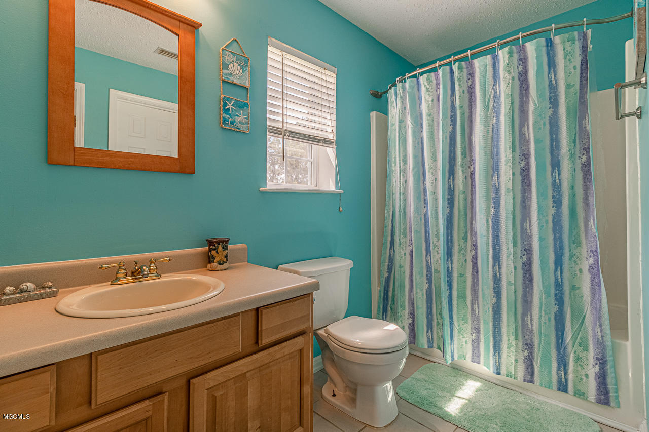 10151 Ridgewood Lane Biloxi, MS 39532 - Photo 16 of 34 Bath master 1.1