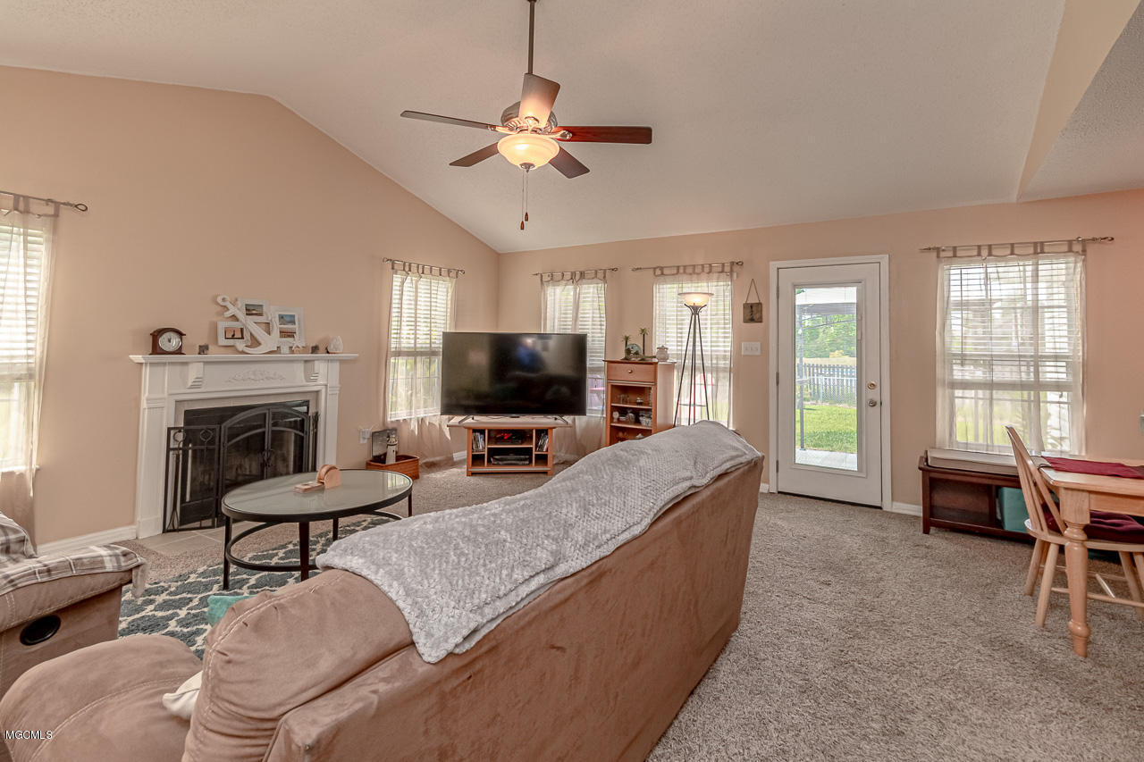 10151 Ridgewood Lane Biloxi, MS 39532 - Photo 8 of 34 Family room 1.4