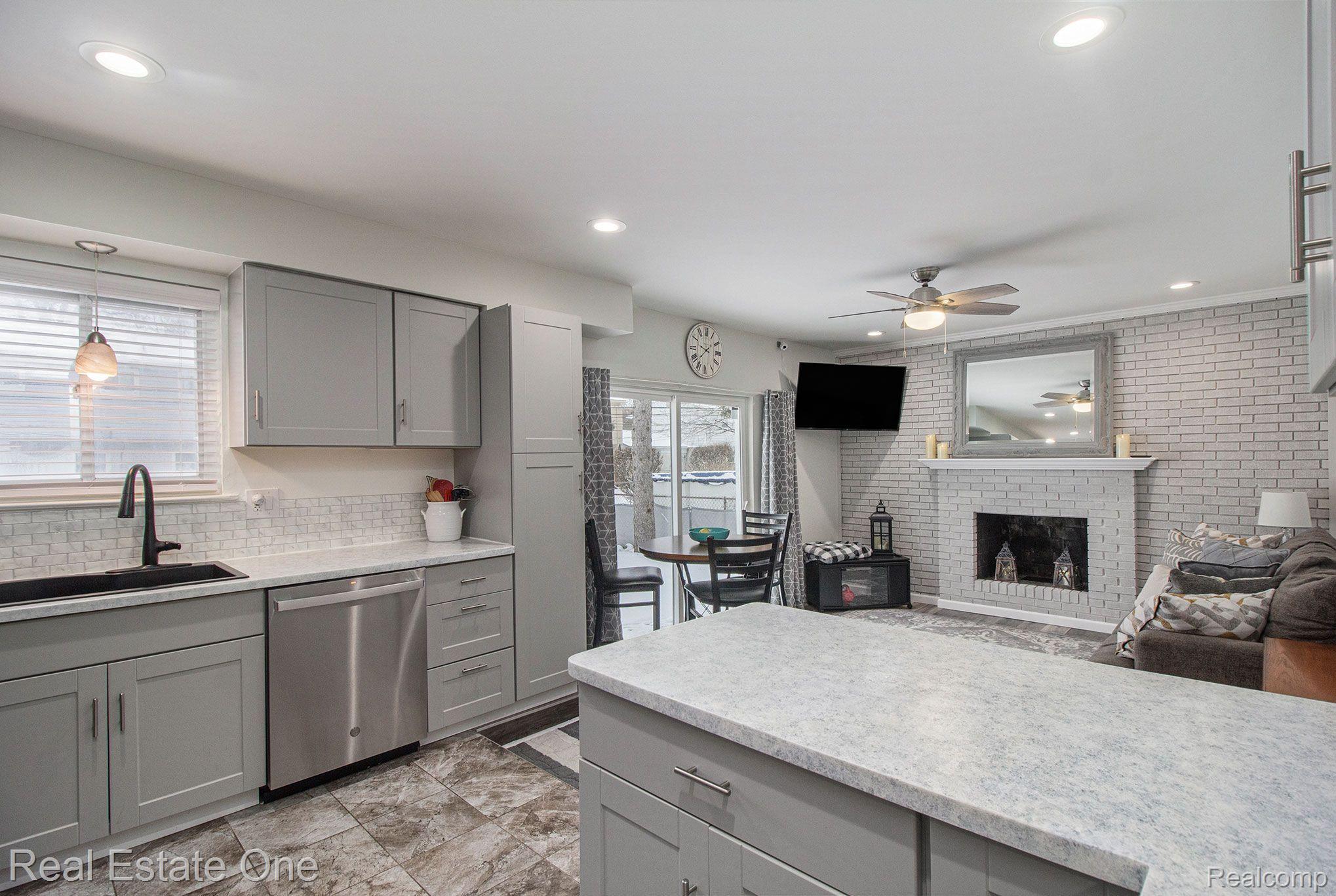 32369 Kelly Road Fraser, MI 48026 - Photo 4 of 16 OPEN FLOW OF KITCHEN & FAMILY ROOM