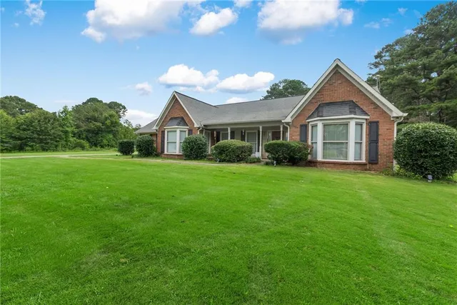 a view of a house with yard and green space
