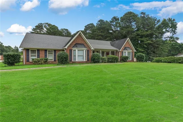 a view of a house with a big yard