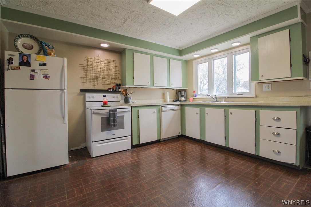 507 Canal Street Ridgeway, NY 14103 - Photo 6 of 25 kitchen (13 x 13) electric stove/dishwasher/refr