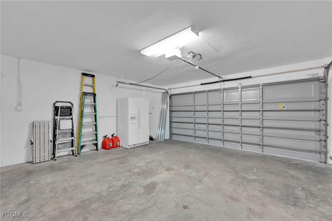 14501 Old Olga Road Fort Myers, FL 33905 - Photo 36 of 42 a view of a garage