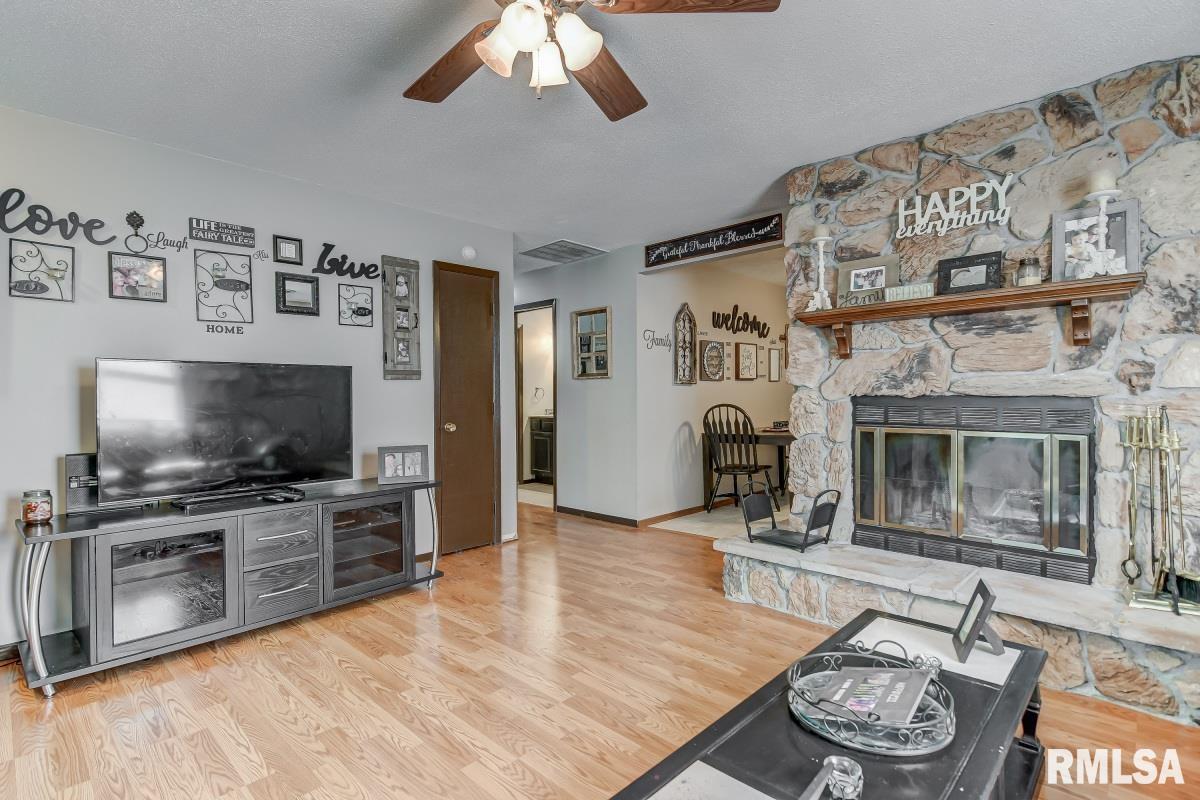 2820 East Black Avenue Springfield, IL 62702 - Photo 7 of 24