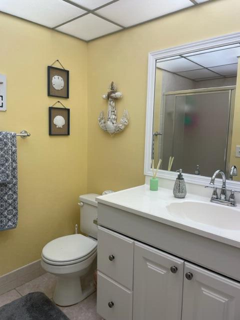 137 Flanders C Delray Beach, FL 33484 - Photo 21 of 55 a bathroom with a toilet a sink and mirror