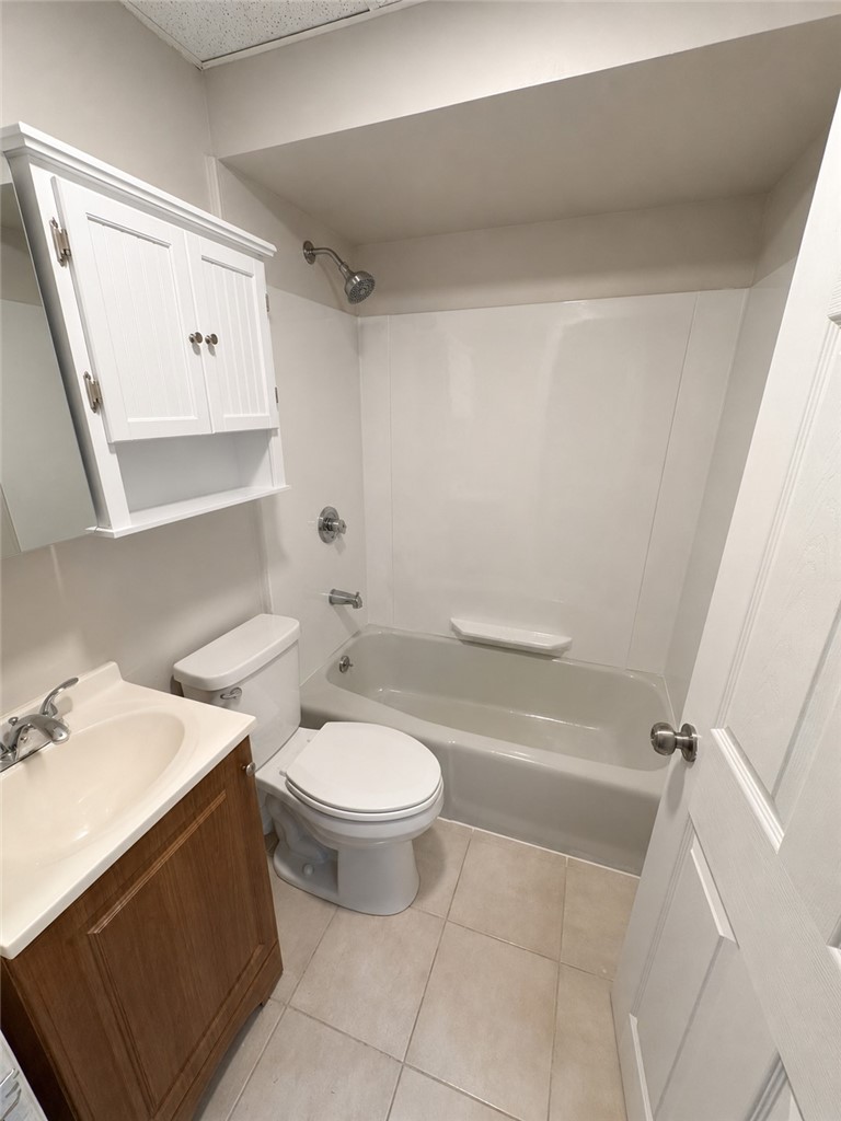 301 Lowden Street Pawtucket, RI 02860 - Photo 5 of 8
