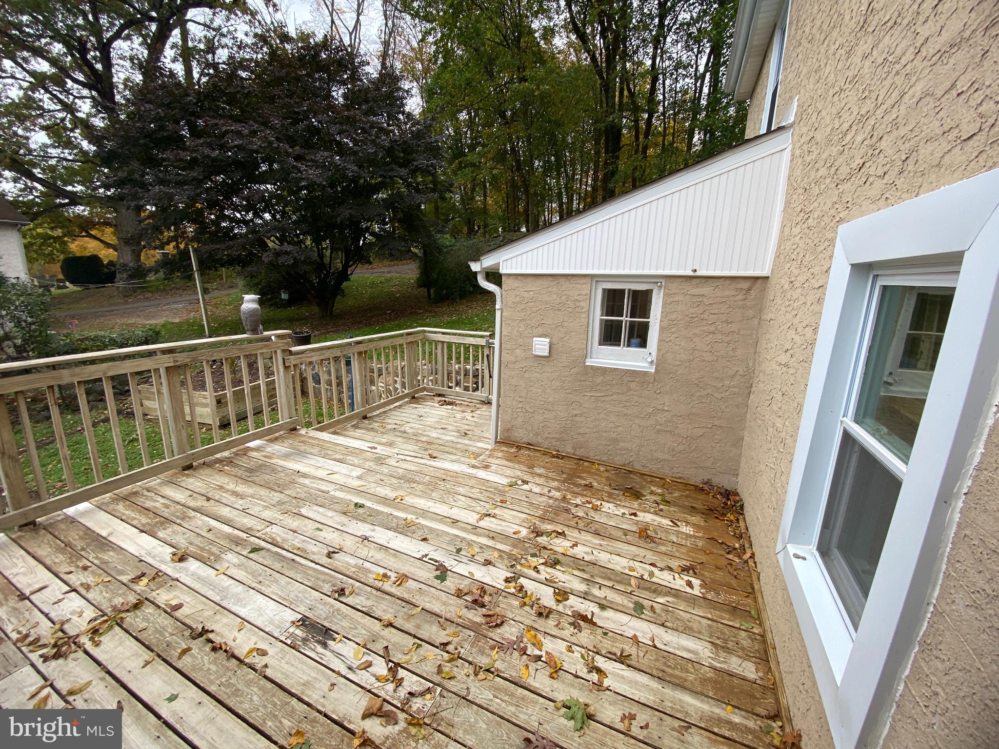 2181 Mount Road Aston, PA 19014 - Photo 4 of 31 Side Deck