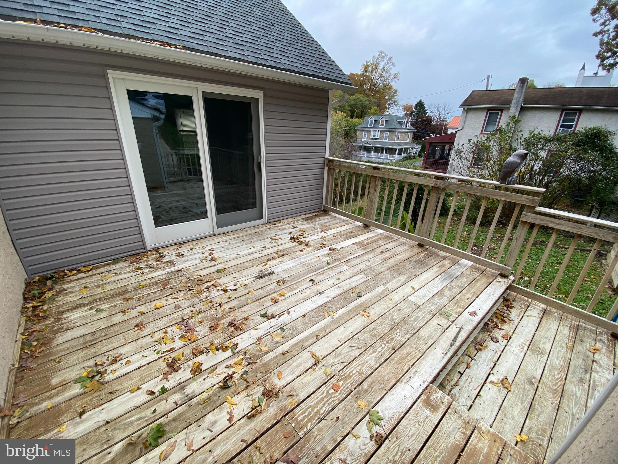 2181 Mount Road Aston, PA 19014 - Photo 5 of 31 Side Deck