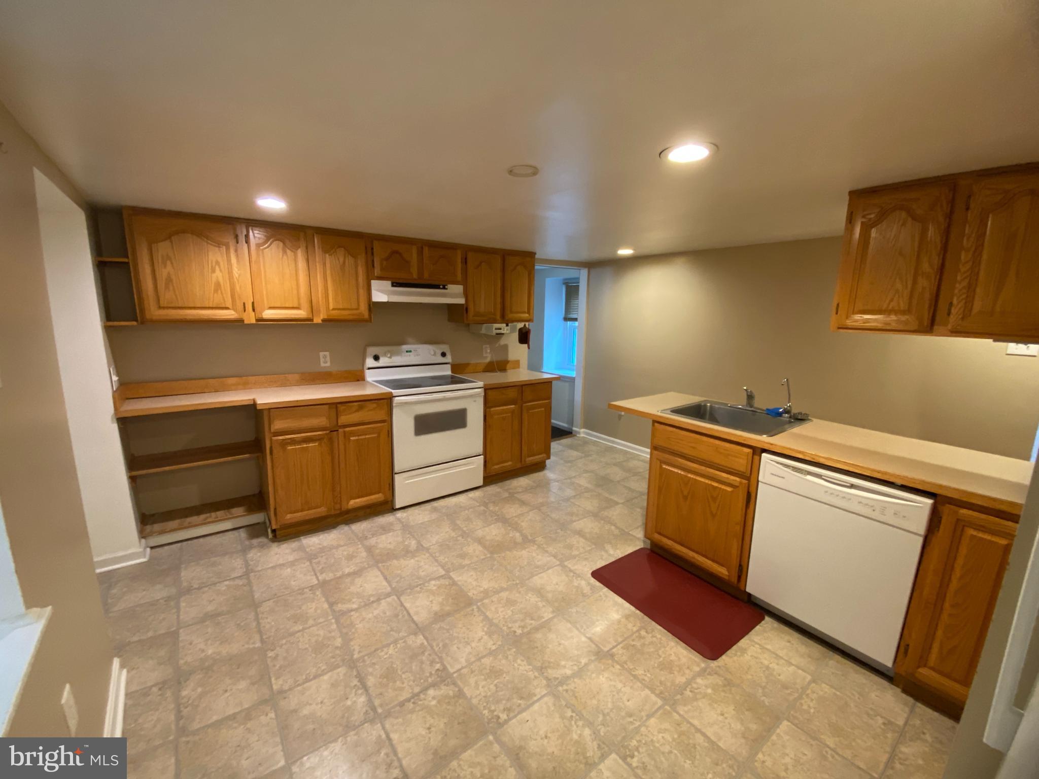 2181 Mount Road Aston, PA 19014 - Photo 8 of 31 Kitchen