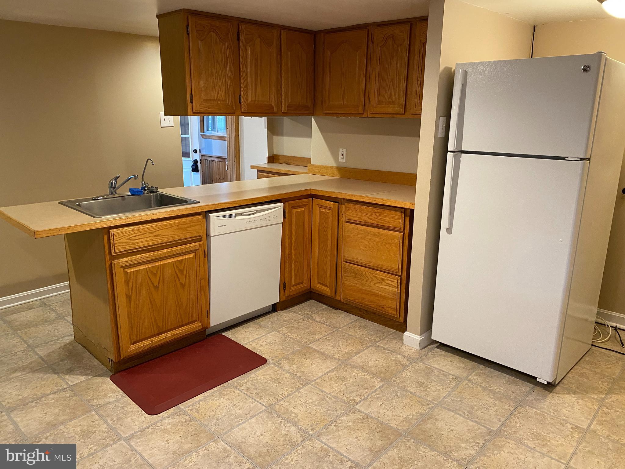 2181 Mount Road Aston, PA 19014 - Photo 9 of 31 Kitchen