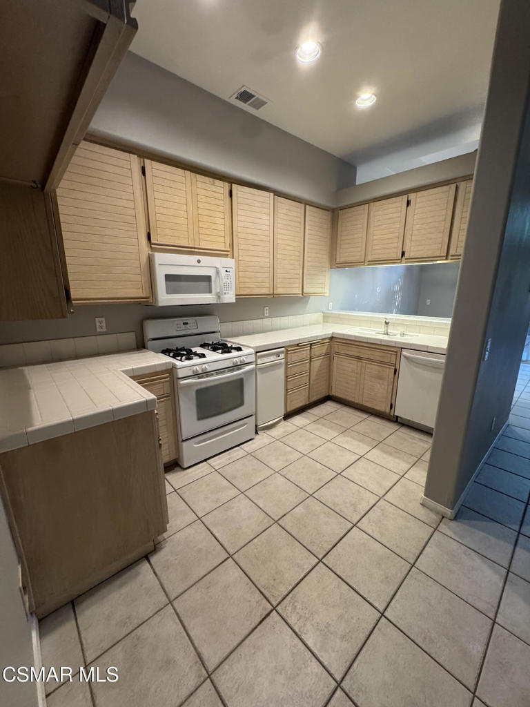 2148 Los Feliz Drive Thousand Oaks, CA 91362 - Photo 6 of 21