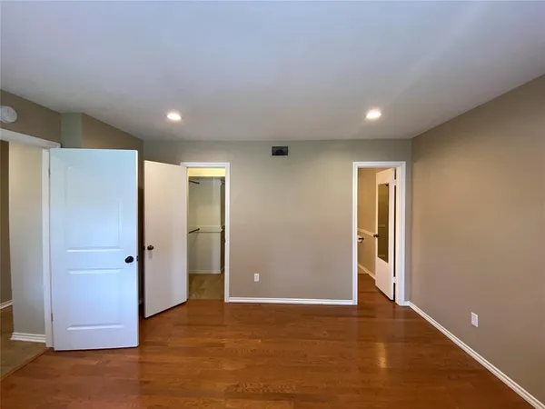 $1,995 | 6 1 Main Place, Benbrook, TX 76126