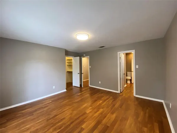 $1,995 | 6 1 Main Place, Benbrook, TX 76126