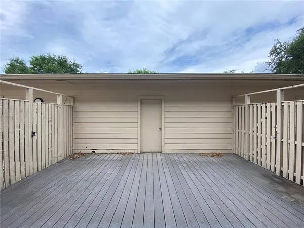 $1,995 | 6 1 Main Place, Benbrook, TX 76126