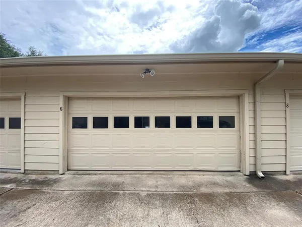 $1,995 | 6 1 Main Place, Benbrook, TX 76126