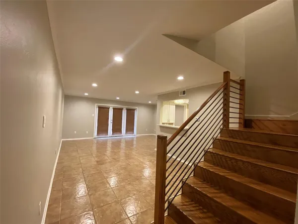 $1,995 | 6 1 Main Place, Benbrook, TX 76126