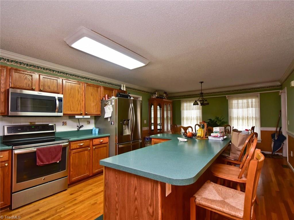 3936 Johnson Street High Point, NC 27265 - Photo 7 of 21 Large kitchen with kitchen island