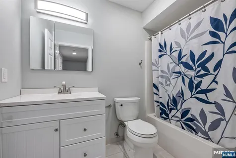 $515,000 | 218 Orchard Park, Allendale, NJ 07401