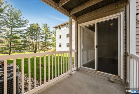 $515,000 | 218 Orchard Park, Allendale, NJ 07401