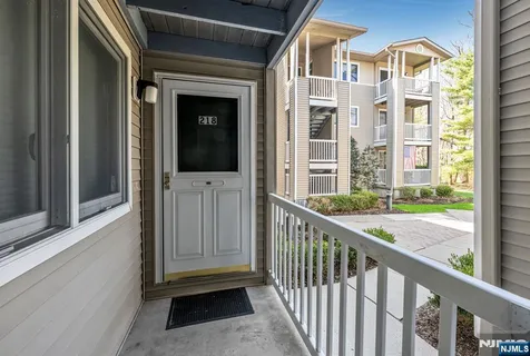 $515,000 | 218 Orchard Park, Allendale, NJ 07401