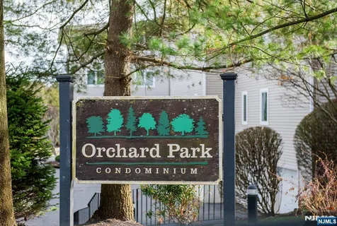 $515,000 | 218 Orchard Park, Allendale, NJ 07401