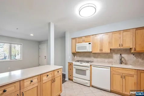 $515,000 | 218 Orchard Park, Allendale, NJ 07401
