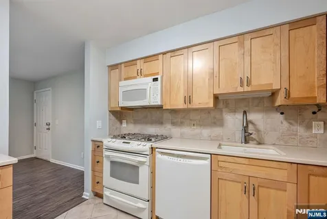$515,000 | 218 Orchard Park, Allendale, NJ 07401