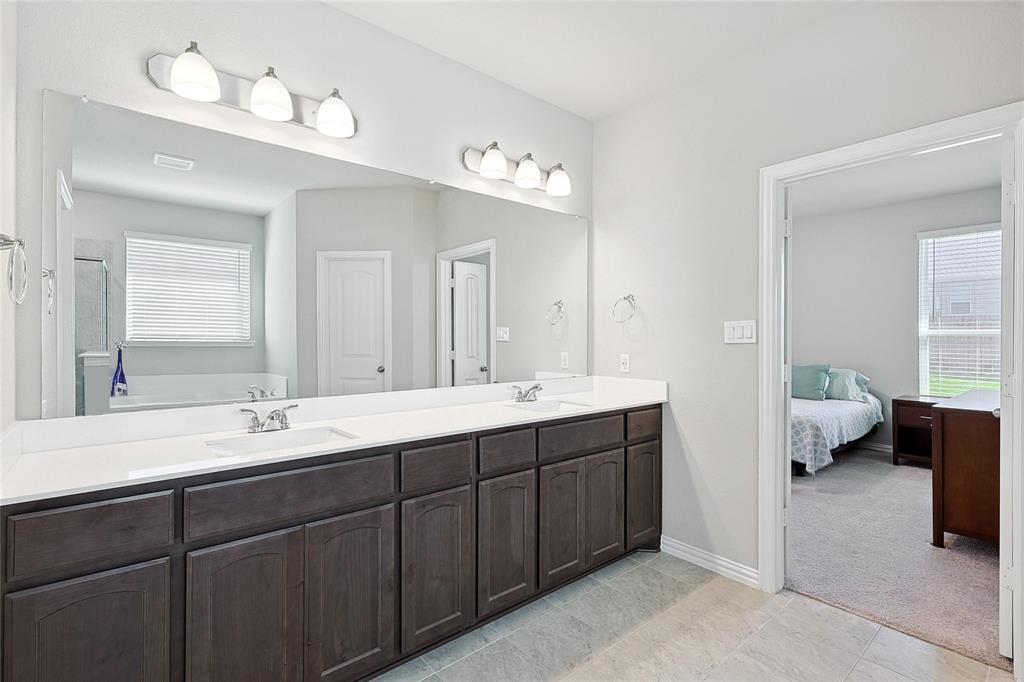 808 Feather Edge Drive Springtown, TX 76082 - Photo 25 of 40 a en suite bathroom with double sink and a mirror