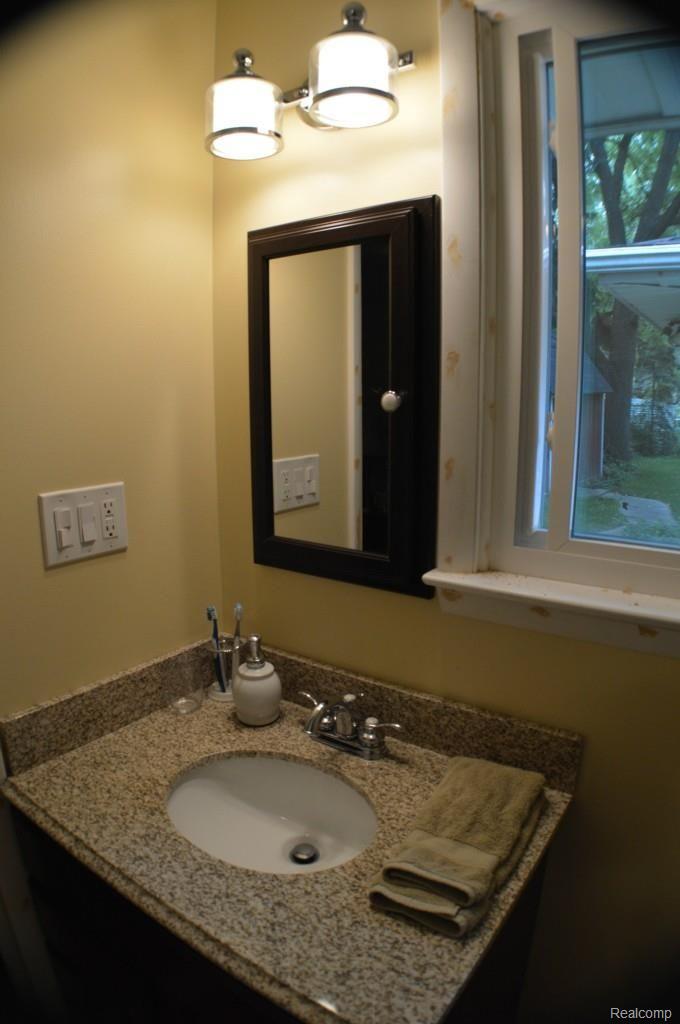 95 Nesbit Lane Rochester, MI 48309 - Photo 15 of 20 DSC_0678.jpg