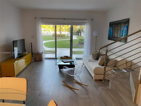 $5,500 | 881 Ocean Drive, Unit TH12, Key Biscayne, FL 33149