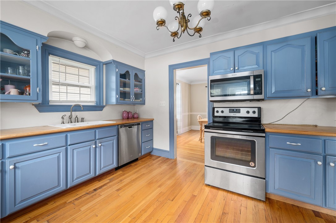 109 Gaskill Street Woonsocket, RI 02895 - Photo 4 of 29 Gallery Image 4