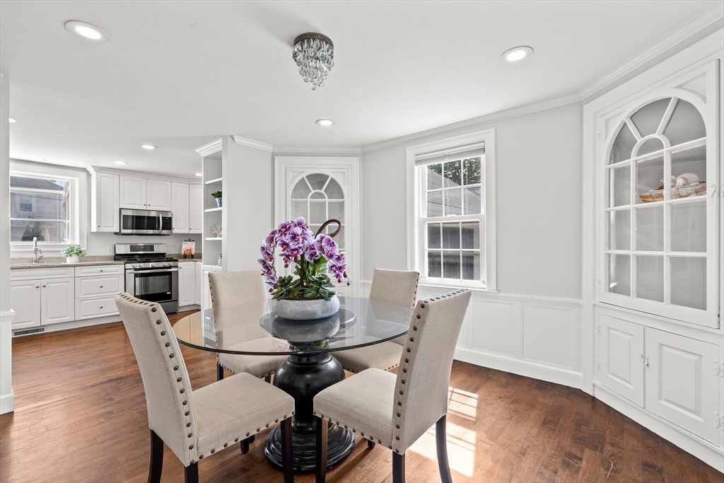 6 Shetland Road Marblehead, MA 01945 - Photo 14 of 39 a dining room with furniture and window