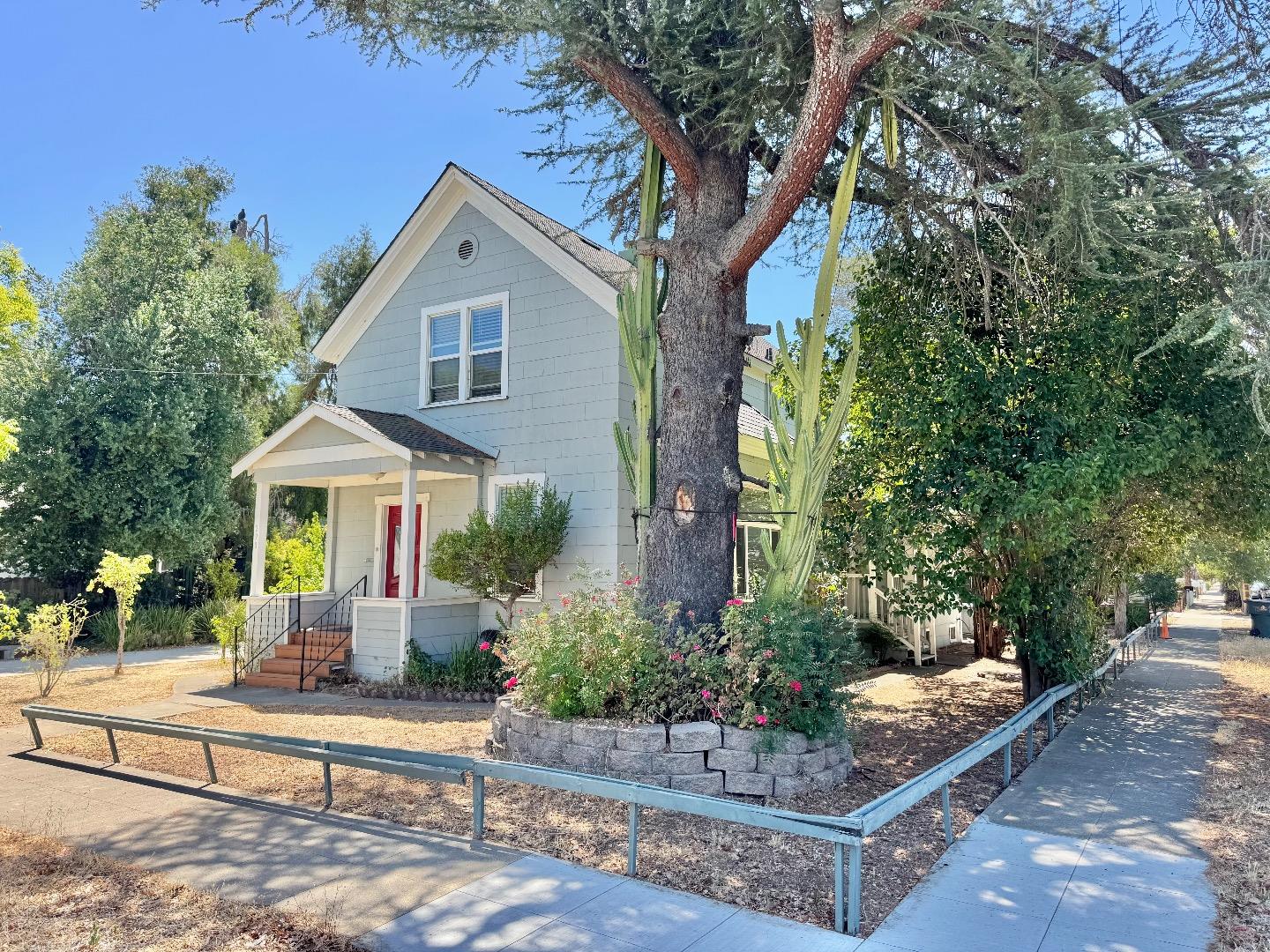 290 4th Street Gilroy, CA 95020 - Photo 3 of 6