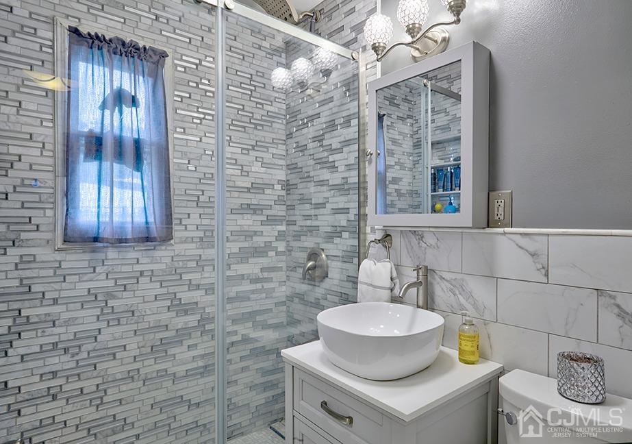 10 Pennington Road New Brunswick, NJ 08901 - Photo 18 of 29 a bathroom with a toilet and a sink