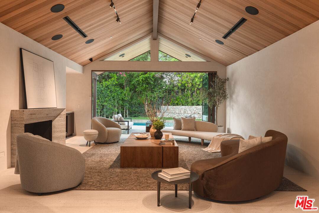 4146 High Valley Road Los Angeles, CA 91436 - Photo 4 of 19