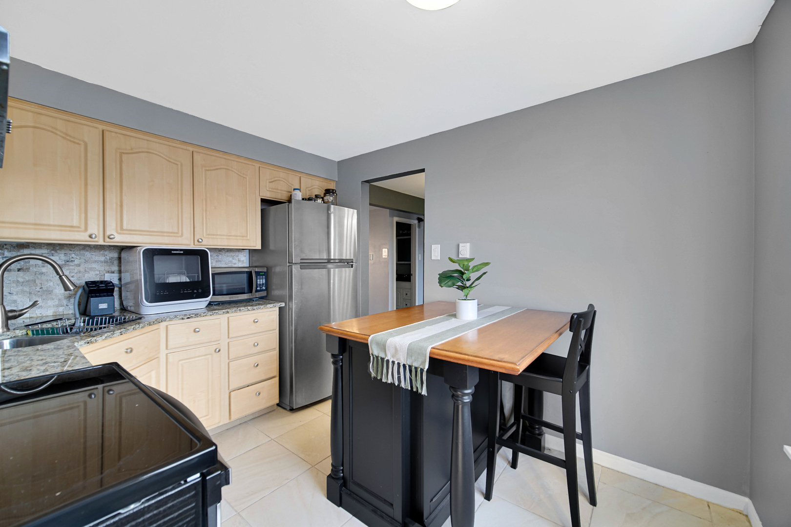 4550 West 57th Street, Unit 2A1 Chicago, IL 60629 - Photo 9 of 13