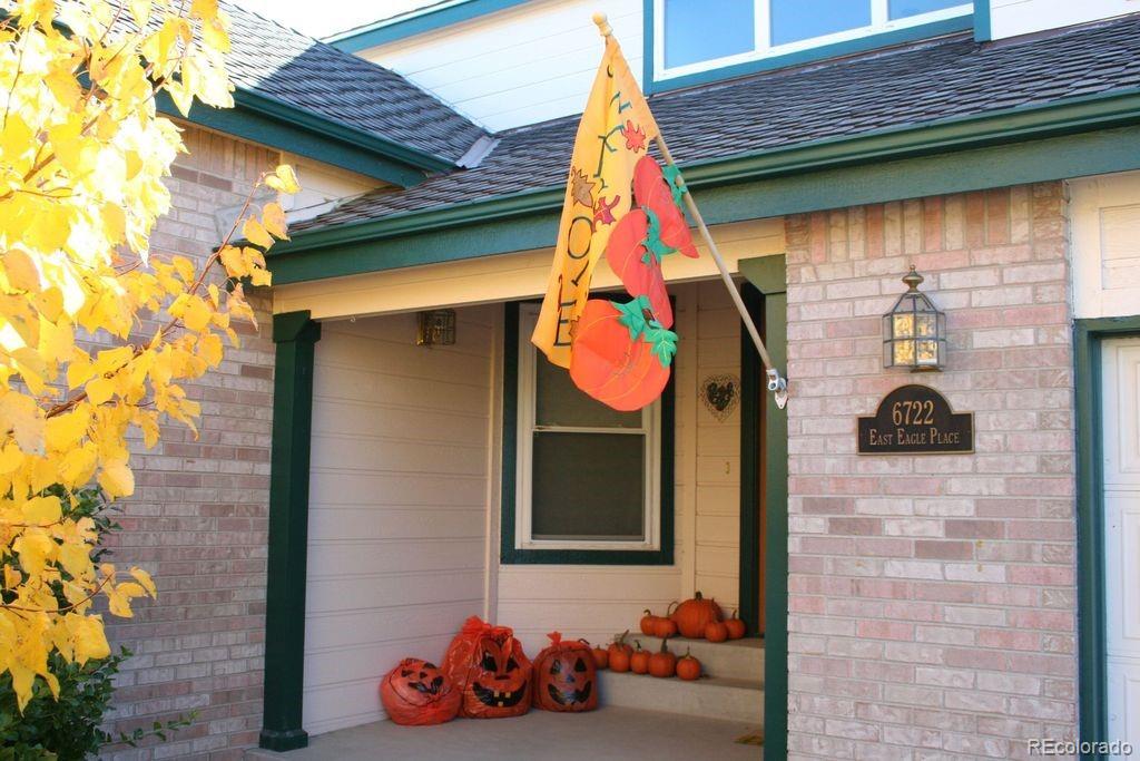 6722 Eagle Place Highlands Ranch, CO 80130 - Photo 27 of 34 a front view of a house