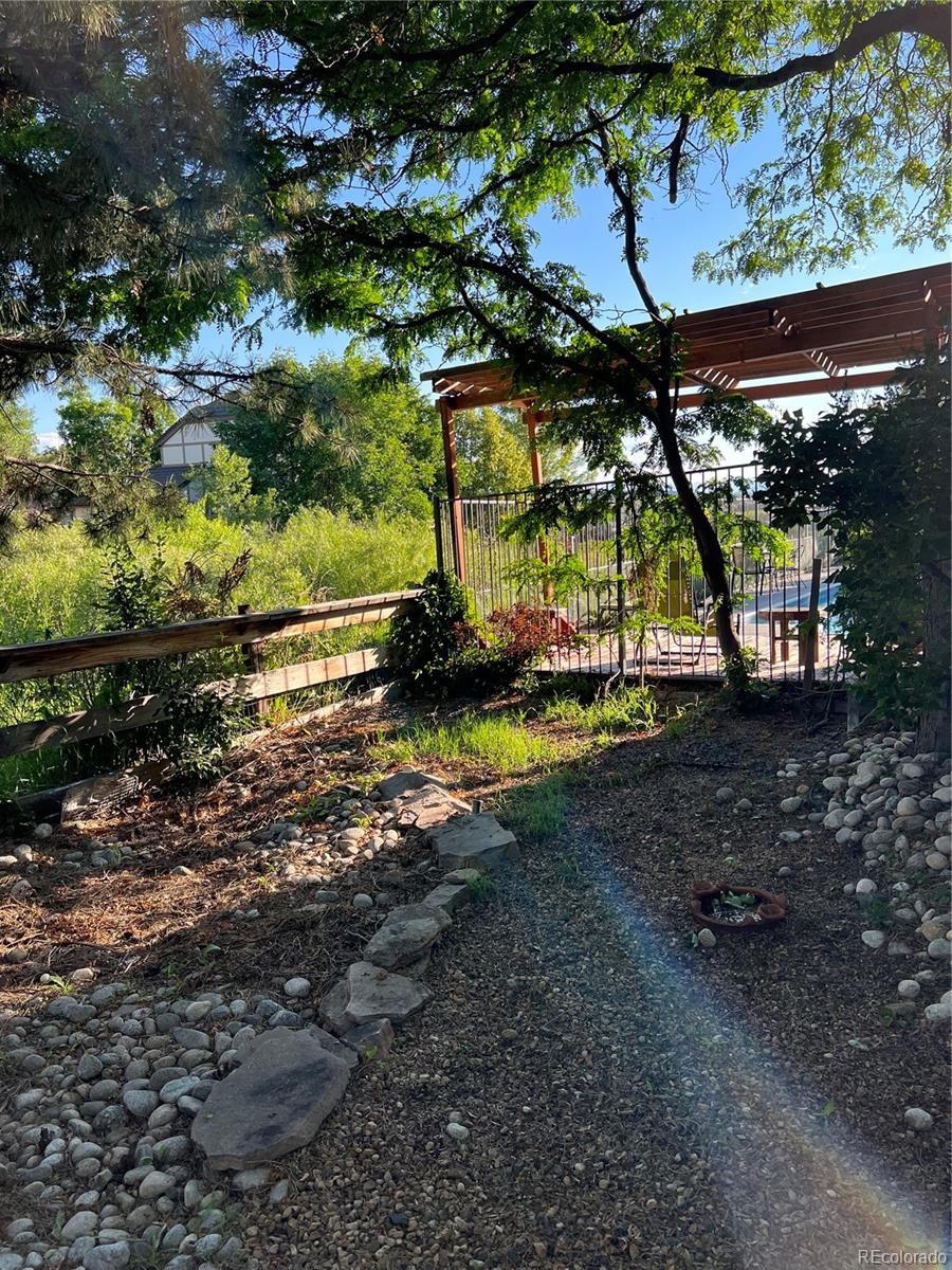 6722 Eagle Place Highlands Ranch, CO 80130 - Photo 30 of 34 a view of a yard with an outdoor space