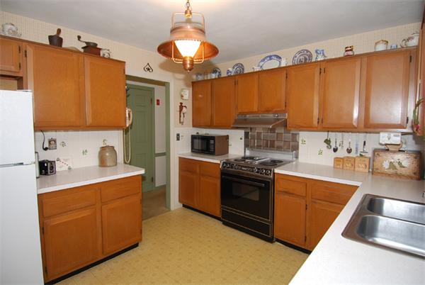 113 Pleasant Valley Road Amesbury, MA 01913 - Photo 3 of 22 Gallery Image 3