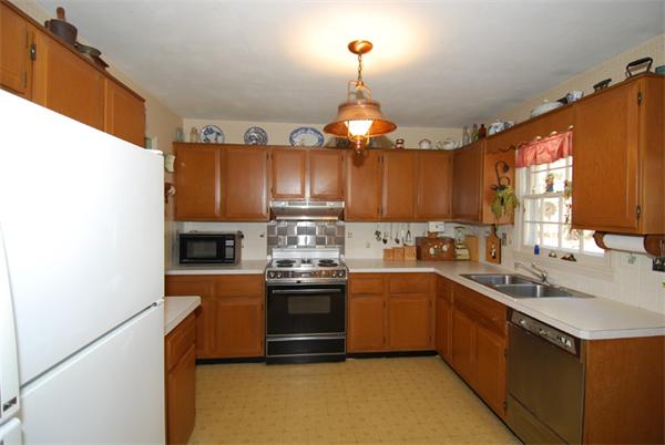 113 Pleasant Valley Road Amesbury, MA 01913 - Photo 4 of 22 Gallery Image 4