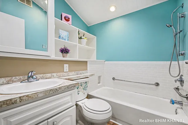 $285,000 | 128 43rd Street Southwest, Grand Rapids, MI 49548