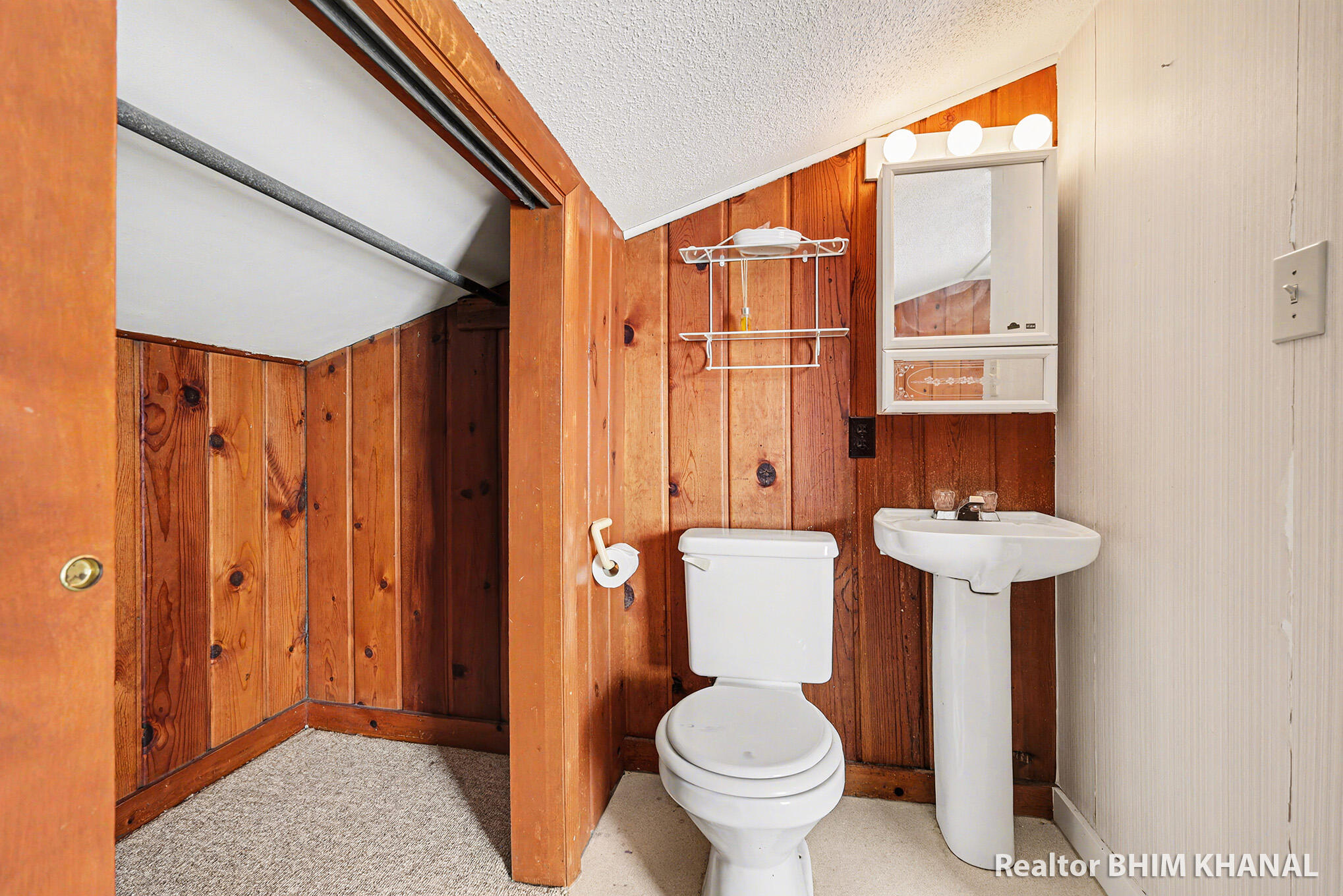 128 43rd Street Southwest Grand Rapids, MI 49548 - Photo 21 of 31 IMG_5824