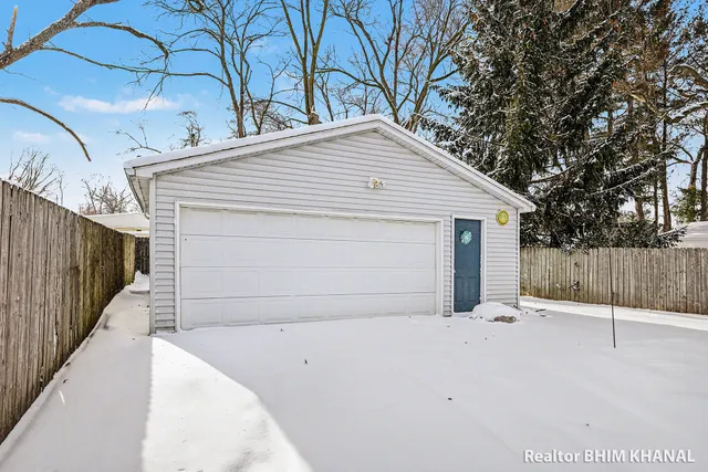 $285,000 | 128 43rd Street Southwest, Grand Rapids, MI 49548