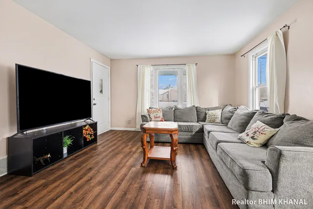 $285,000 | 128 43rd Street Southwest, Grand Rapids, MI 49548