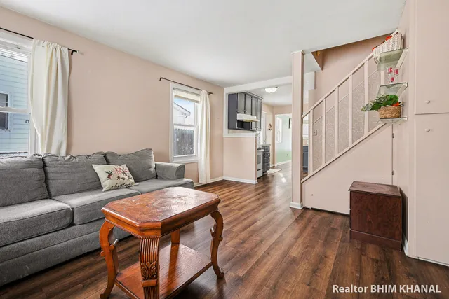 $285,000 | 128 43rd Street Southwest, Grand Rapids, MI 49548