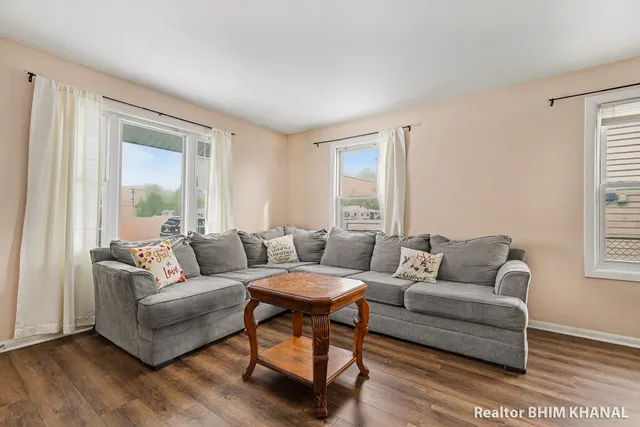 $285,000 | 128 43rd Street Southwest, Grand Rapids, MI 49548